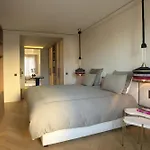 Luxueux Appartement Avec Balcon, Champs Elysees