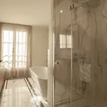 Luxueux Appartement Avec Balcon, Champs Elysees