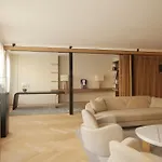Luxueux Appartement Avec Balcon, Champs Elysees