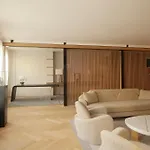 Luxueux Appartement Avec Balcon, Champs Elysees