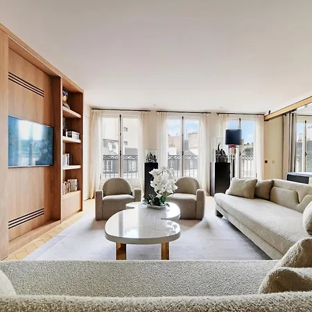 Apartment Luxueux Avec Balcon, Champs Elysees *