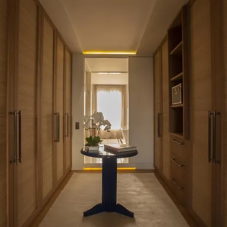 Apartment Luxueux Avec Balcon, Champs Elysees