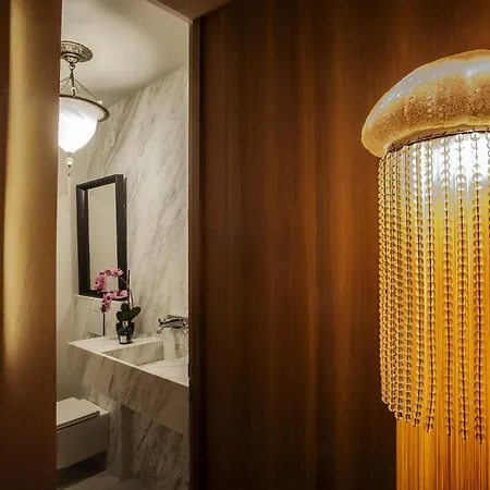 Apartment Luxueux Avec Balcon, Champs Elysees *