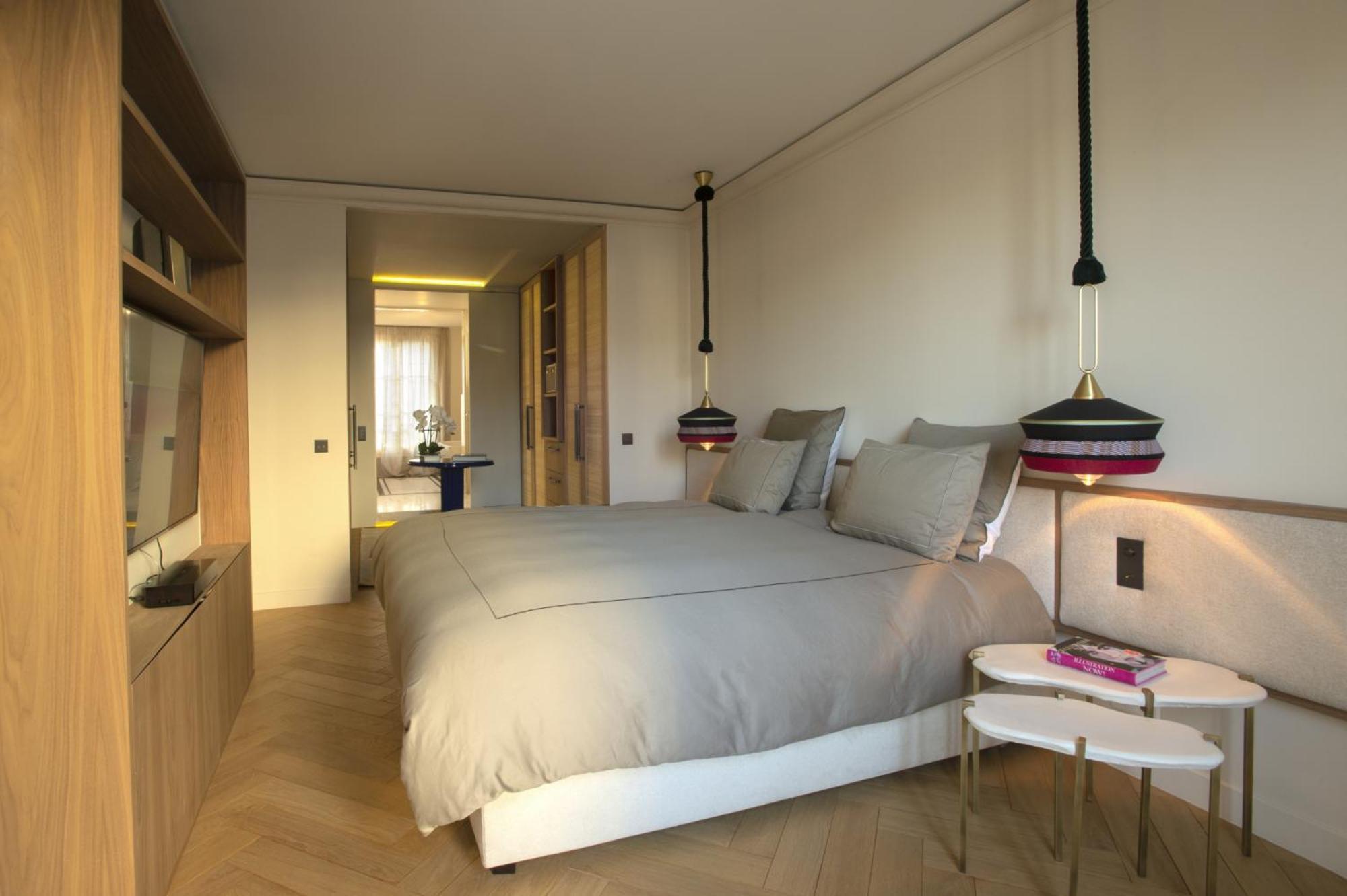 Apartment Luxueux Avec Balcon, Champs Elysees *