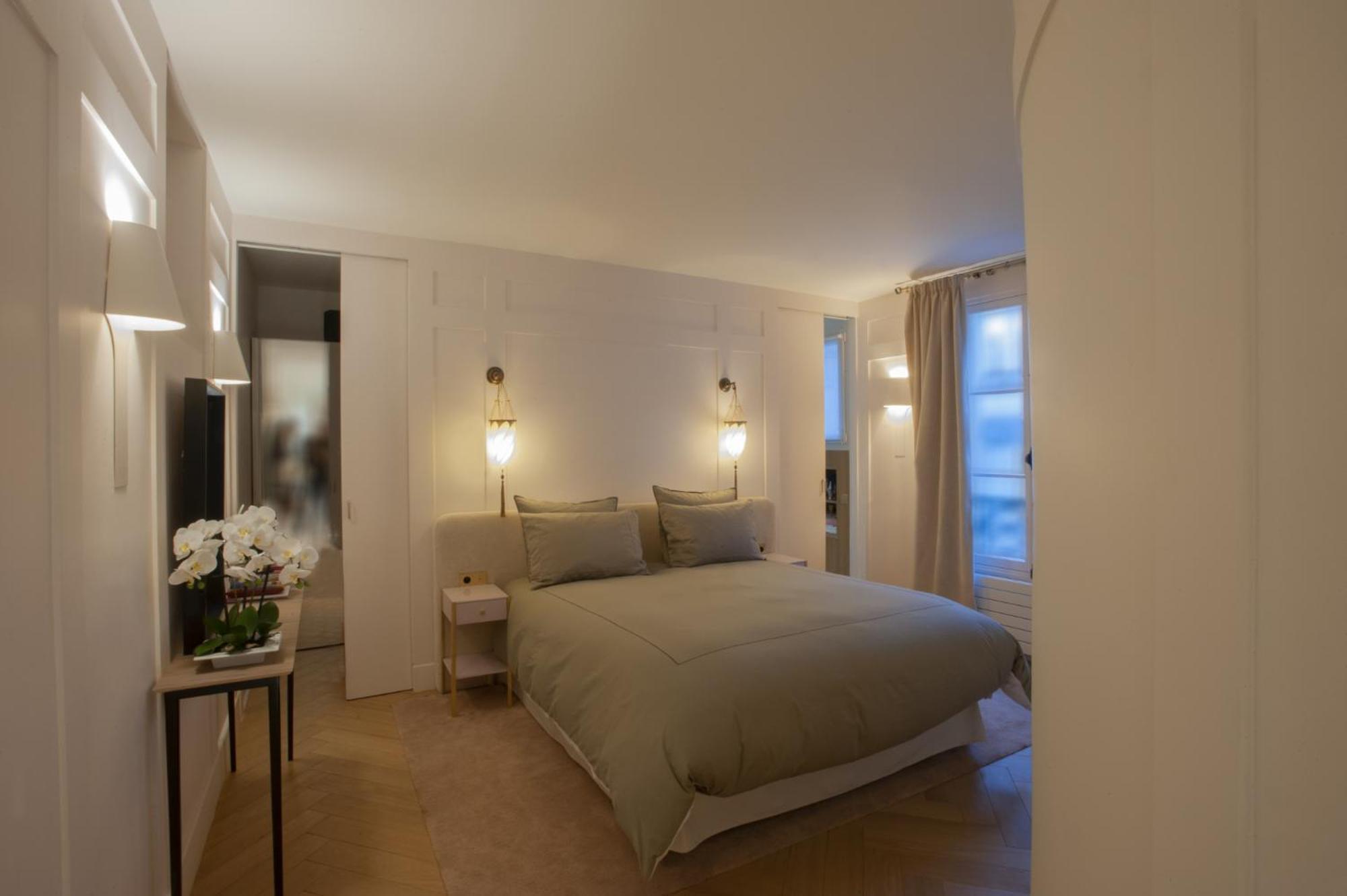 Apartment Luxueux Avec Balcon, Champs Elysees Paris
