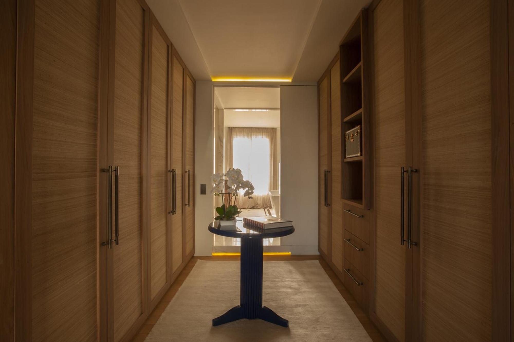 Apartment Luxueux Avec Balcon, Champs Elysees