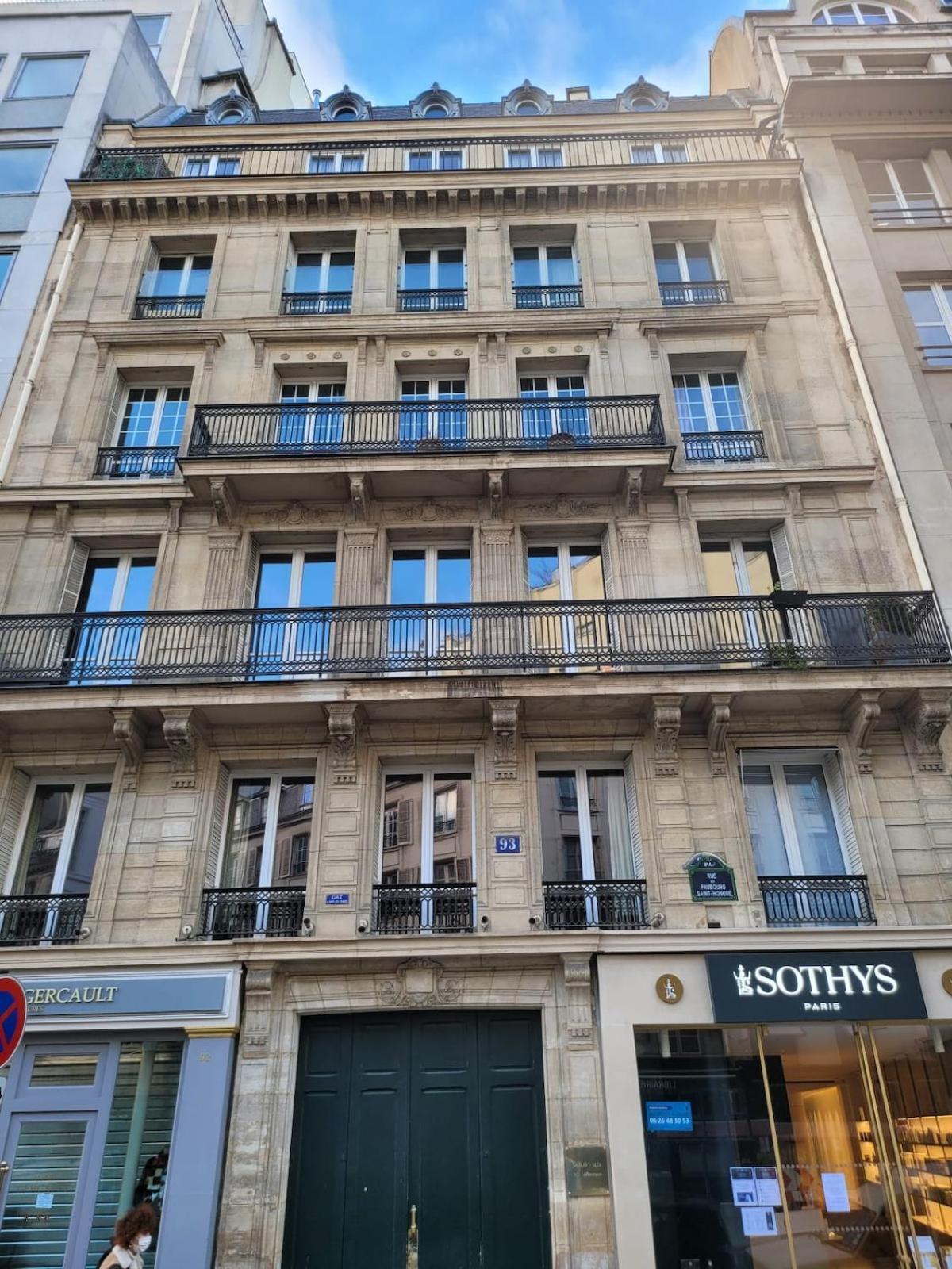 Apartment Luxueux Avec Balcon, Champs Elysees
